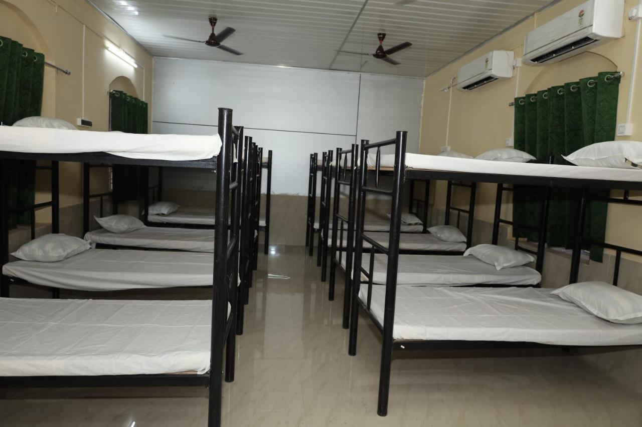 Rail Nest Hotell Kharagpur Exteriör bild