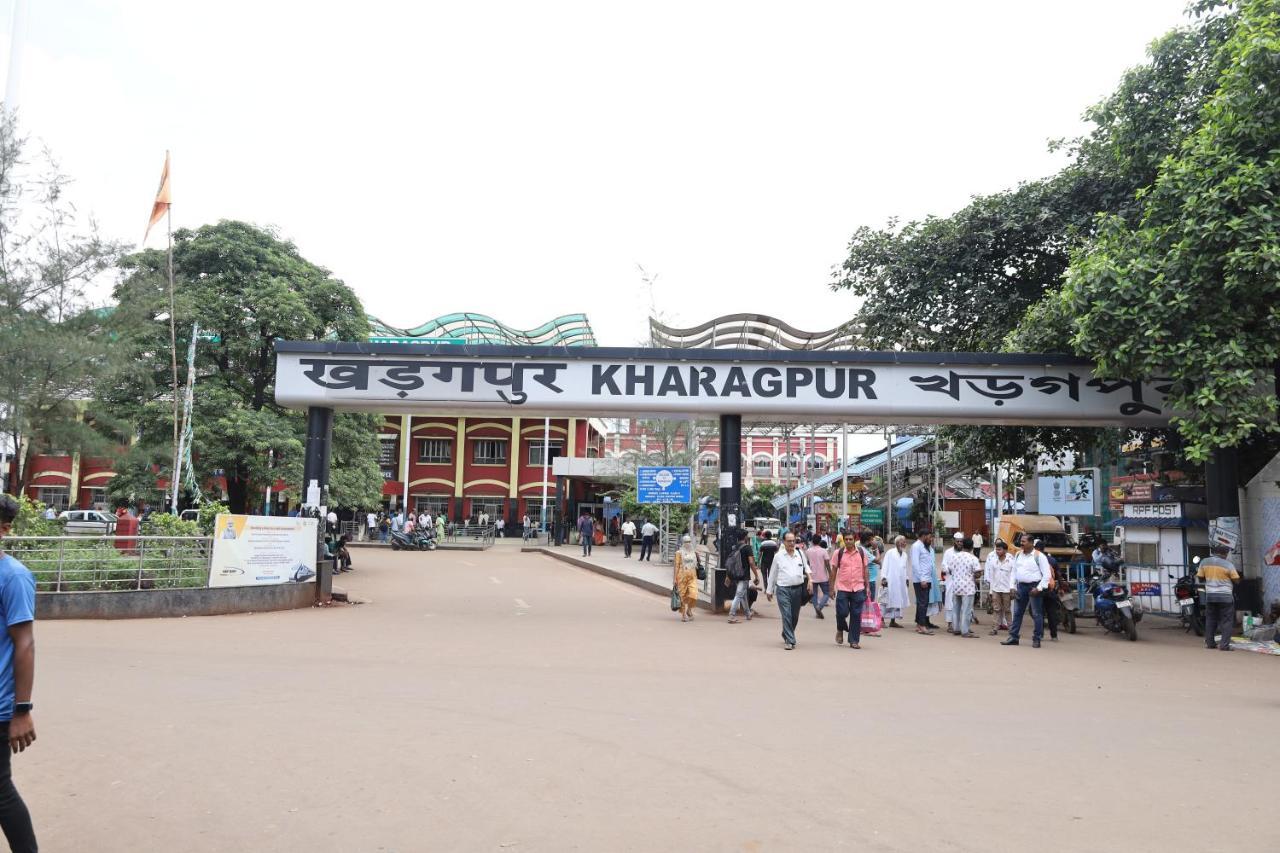 Rail Nest Hotell Kharagpur Exteriör bild