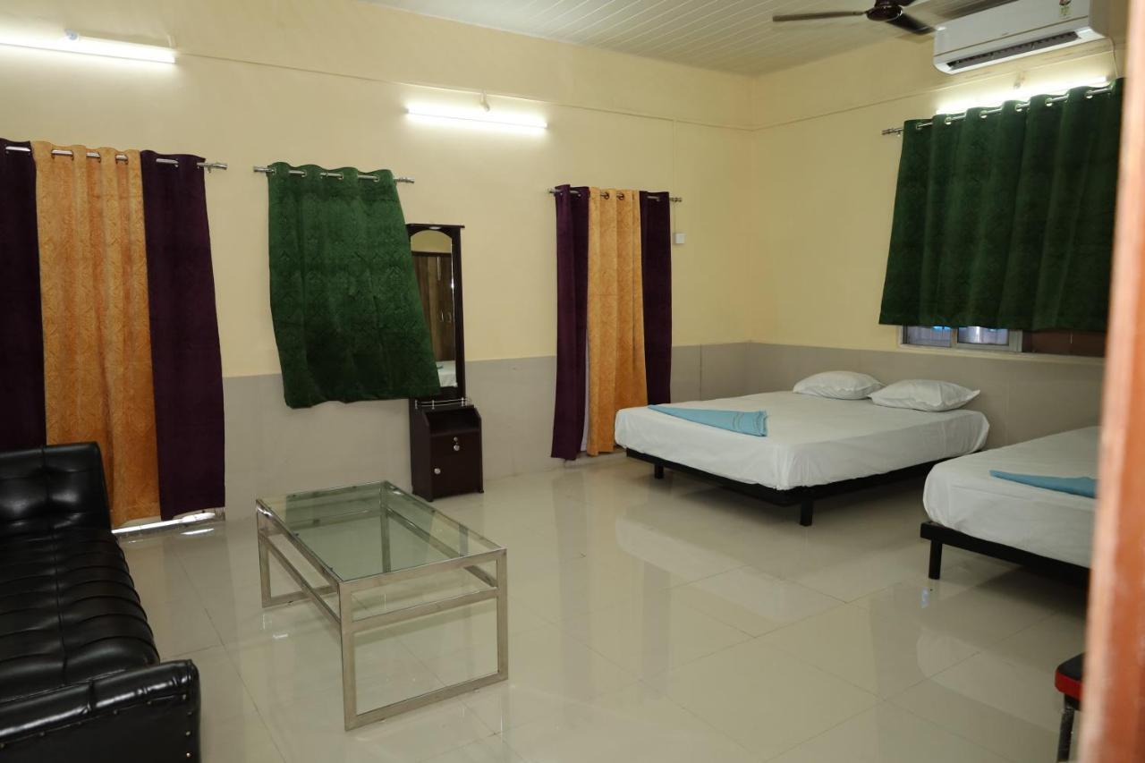 Rail Nest Hotell Kharagpur Exteriör bild