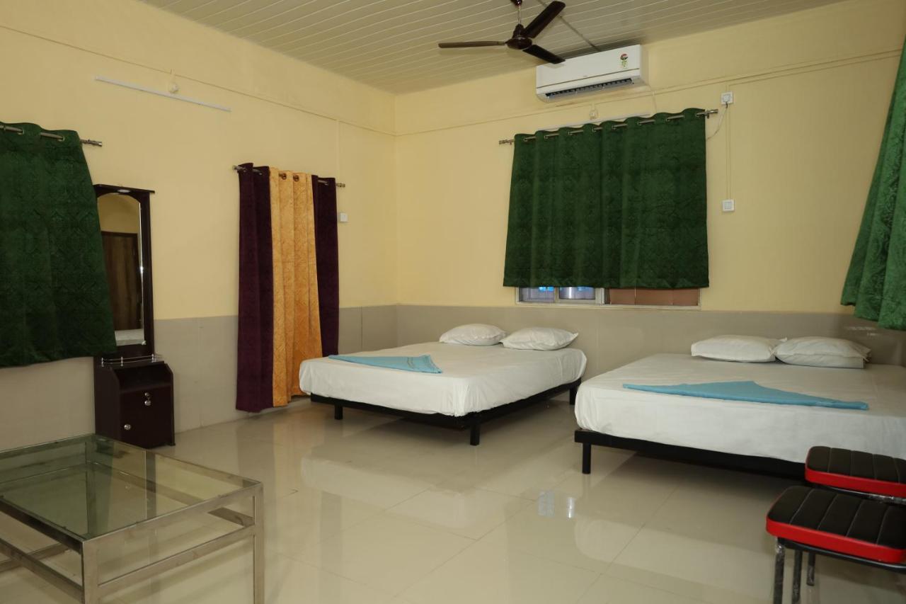 Rail Nest Hotell Kharagpur Exteriör bild