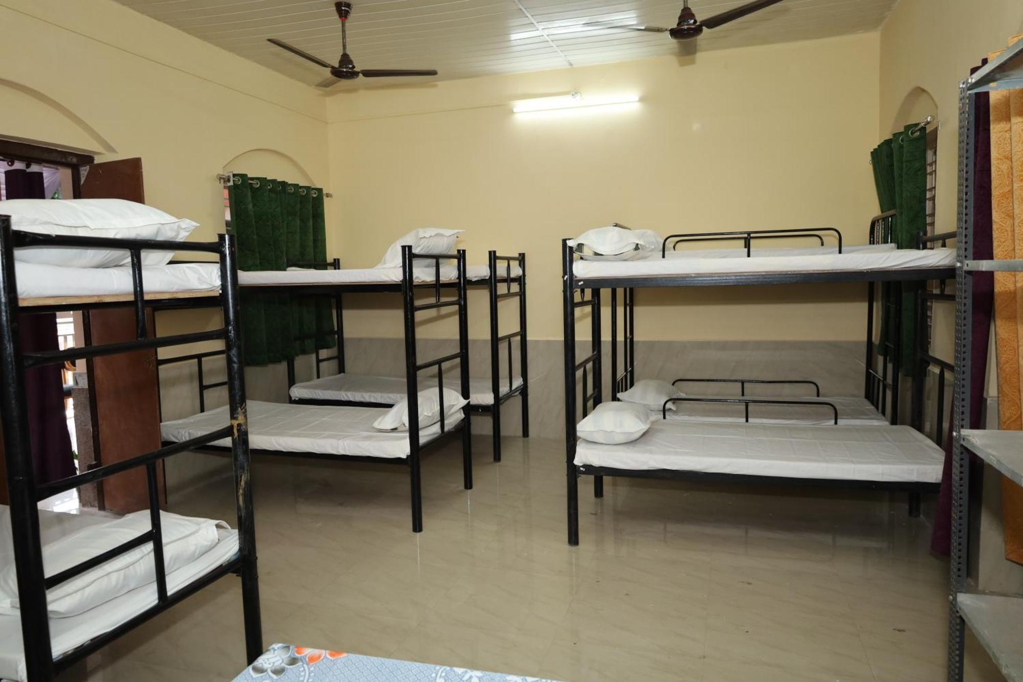 Rail Nest Hotell Kharagpur Exteriör bild
