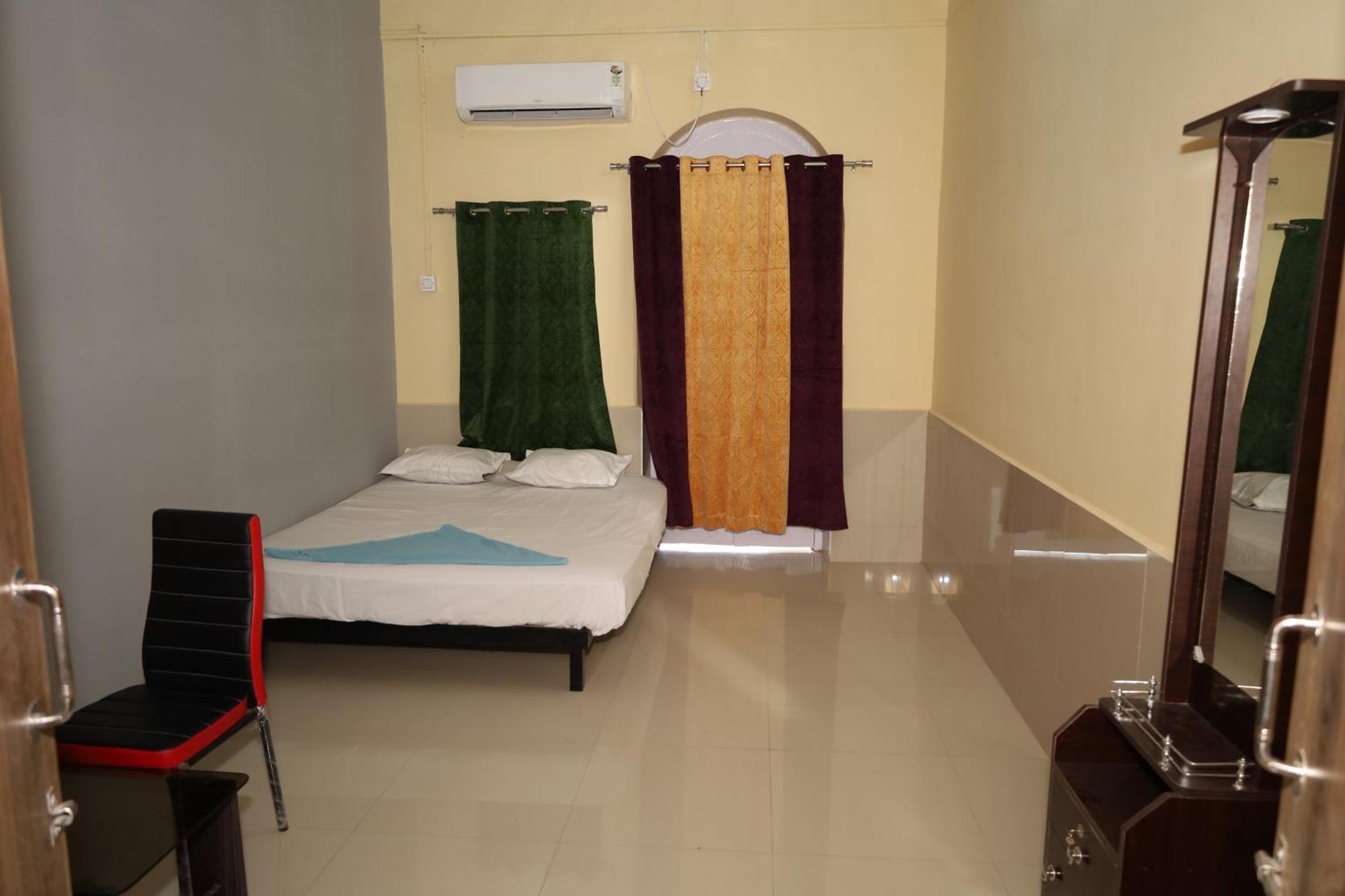 Rail Nest Hotell Kharagpur Exteriör bild