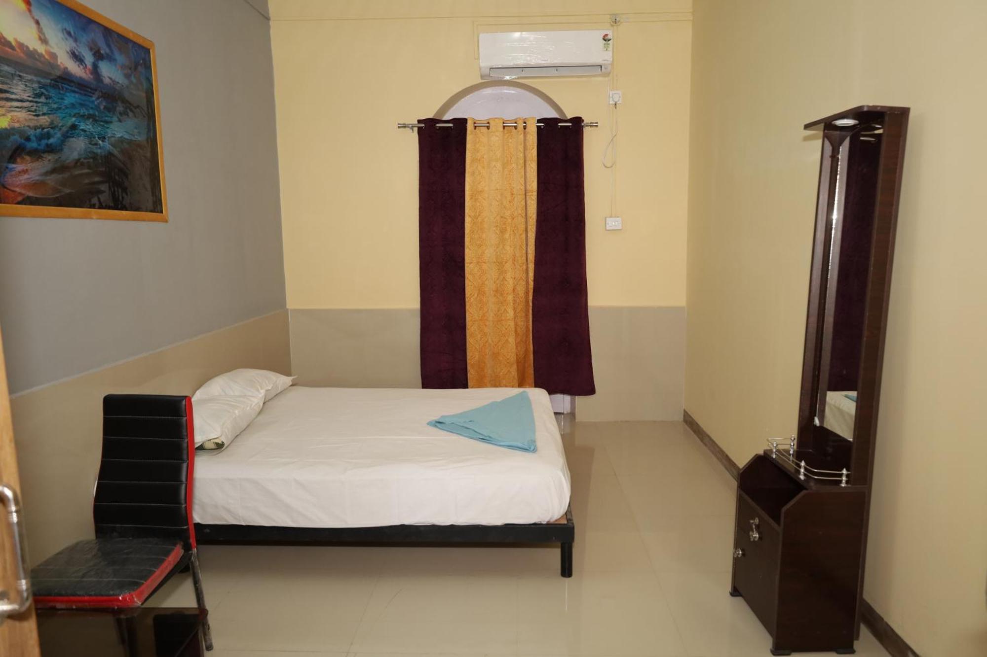 Rail Nest Hotell Kharagpur Exteriör bild