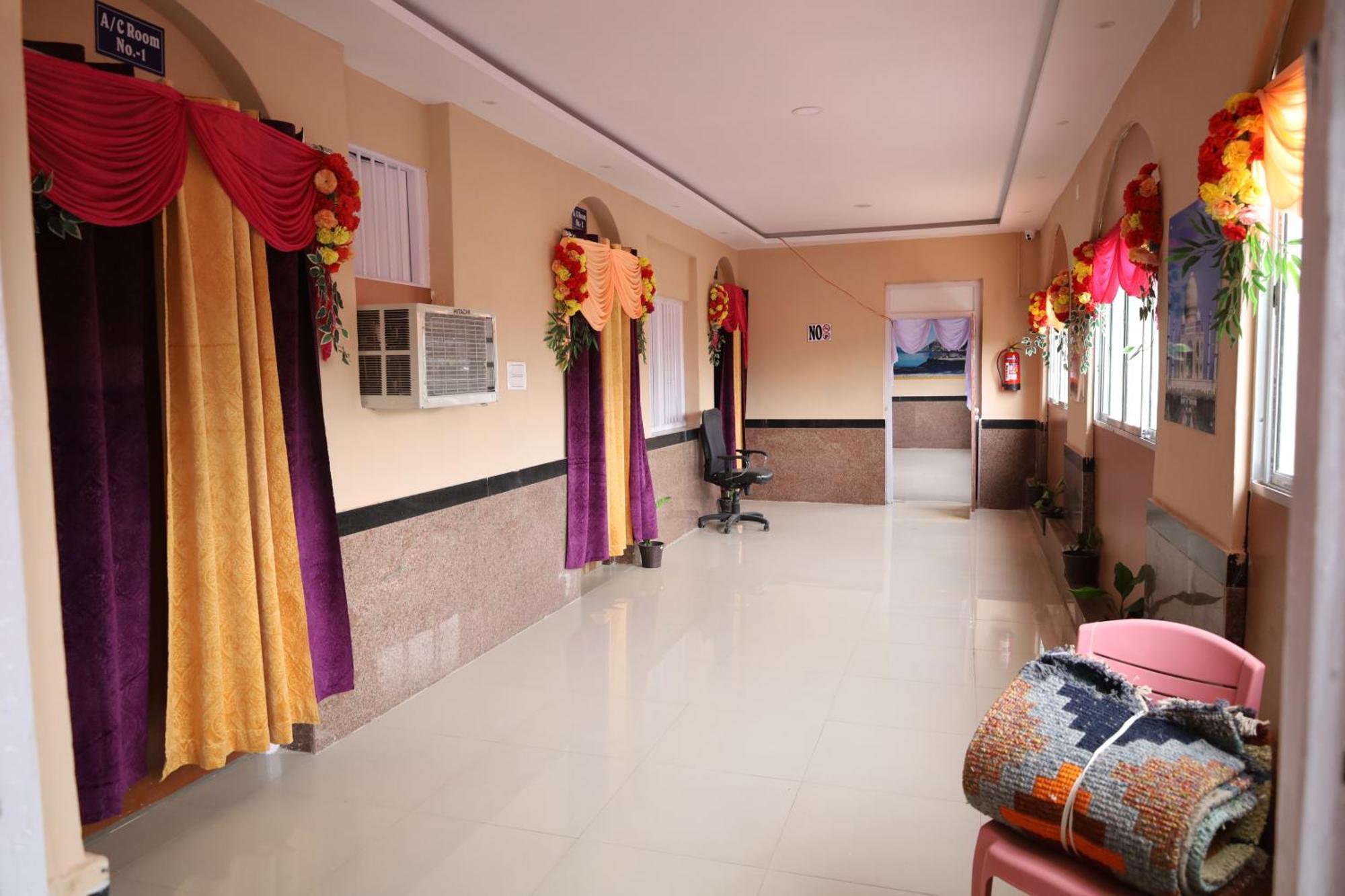 Rail Nest Hotell Kharagpur Exteriör bild